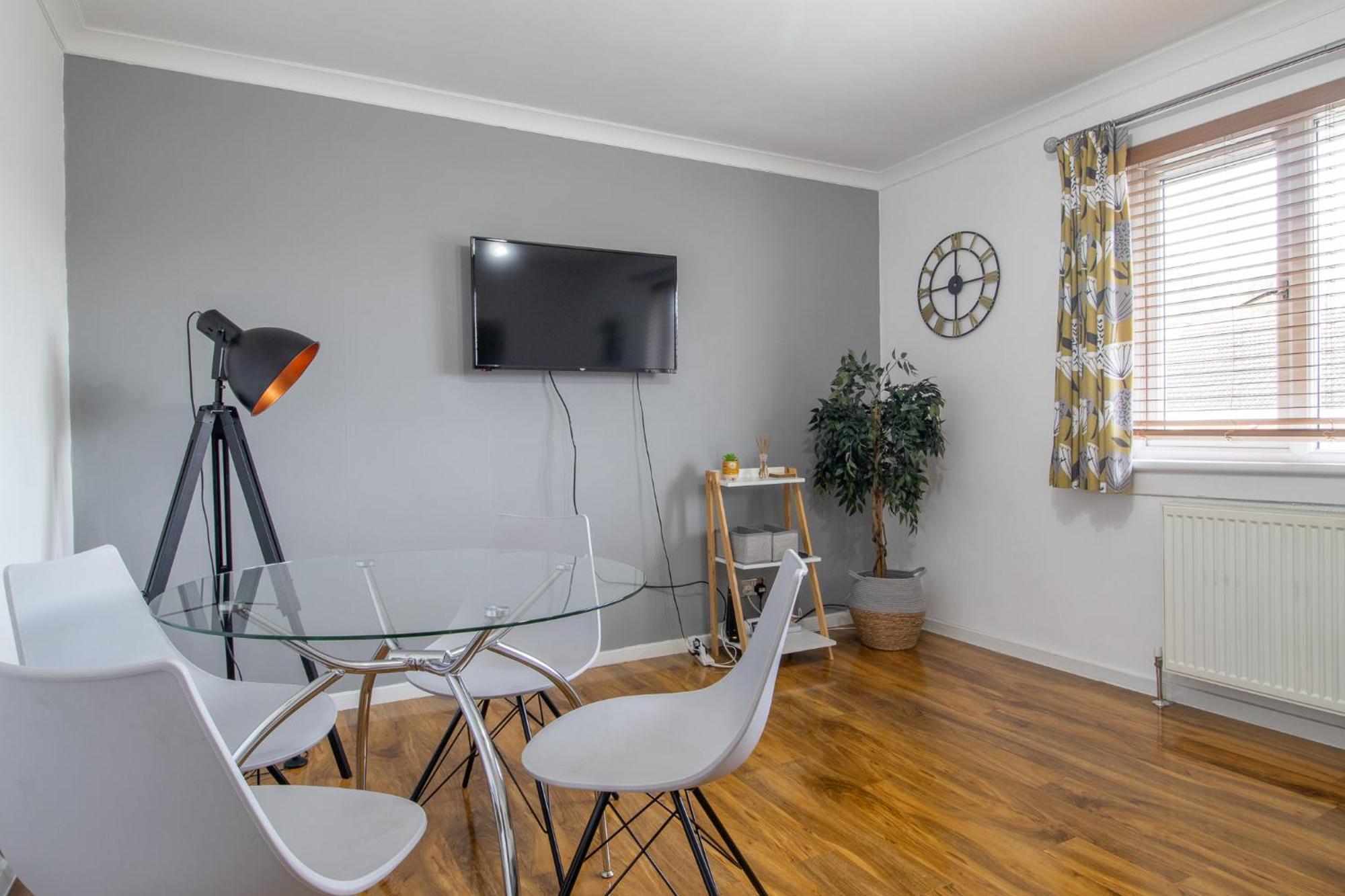 1 Bed Apartment Central Hamilton Free Wifi With Great Transport Links To Glasgow Exterior photo